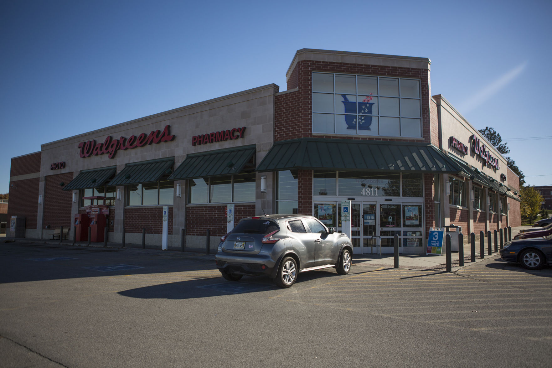 Walgreens: 13 locations in Lincoln